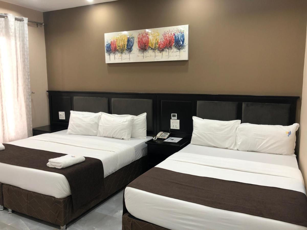 Palm Kalash Hotel 卢萨卡 外观 照片