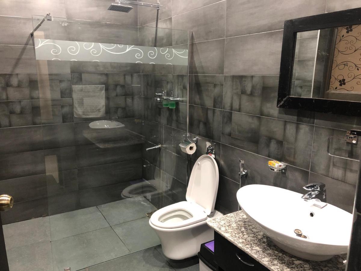 Palm Kalash Hotel 卢萨卡 外观 照片