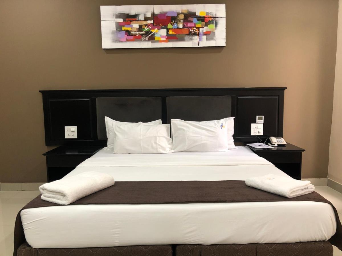 Palm Kalash Hotel 卢萨卡 外观 照片