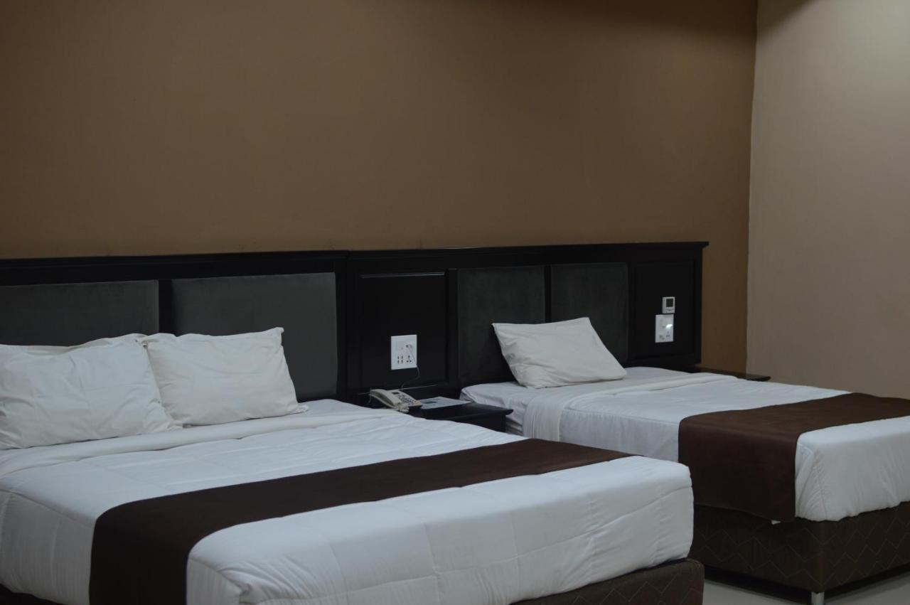 Palm Kalash Hotel 卢萨卡 外观 照片